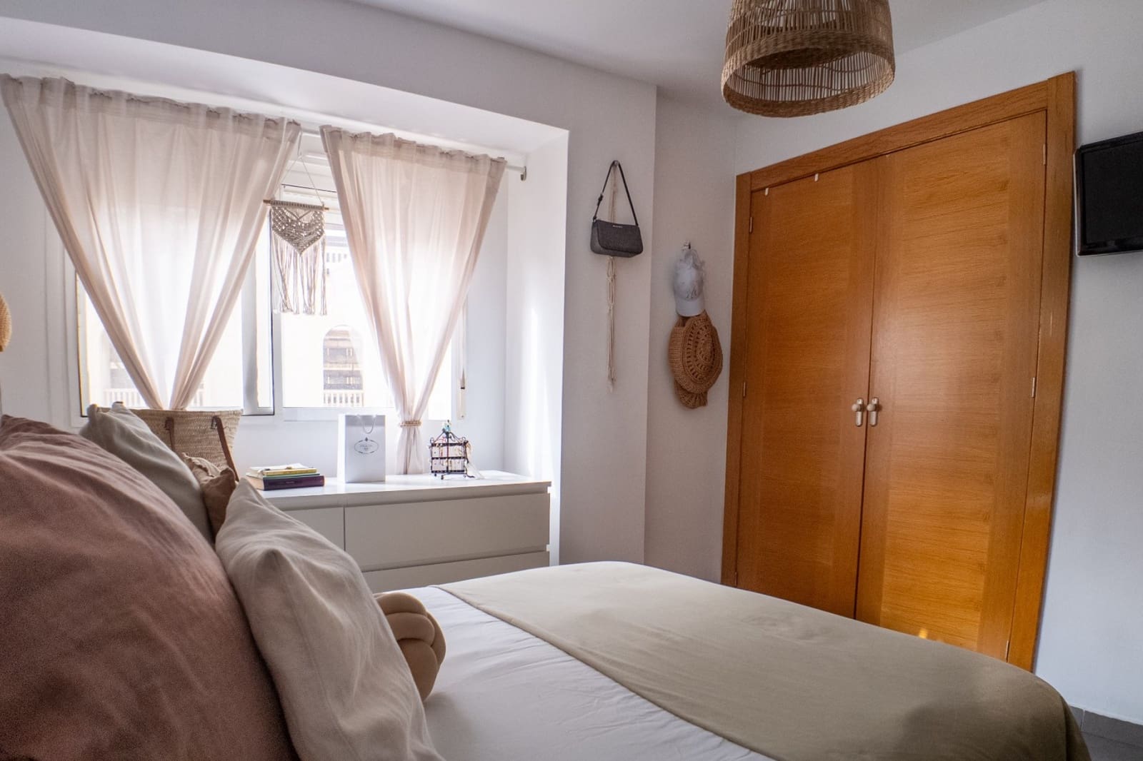 3 bedroom Apartment for sale in Alicante / Alacant city - € 240,000 (Ref: 9663183)