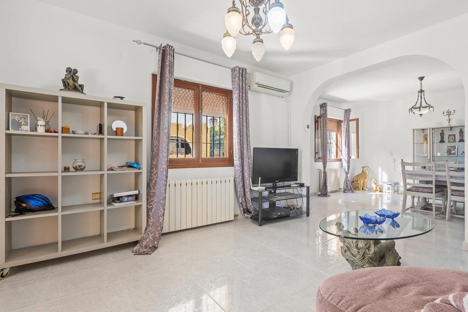 6 Zimmer Villa zu verkaufen in Villamartin mit Pool Garage - 450.000 € (Ref: 9667847)