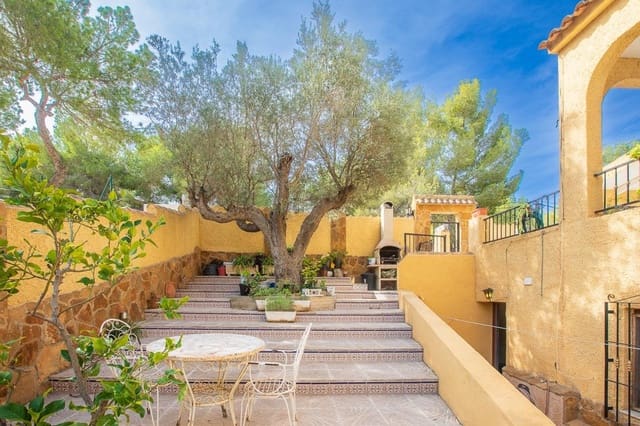 6 Zimmer Villa zu verkaufen in Villamartin, Orihuela mit Pool Garage - 450.000 € (Ref: 9667847)