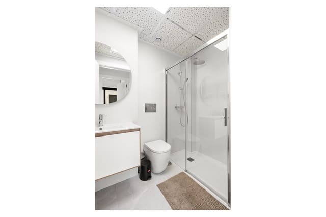 2 Zimmer Apartment zu verkaufen in Torrevieja mit Pool - 279.000 € (Ref: 9667858)