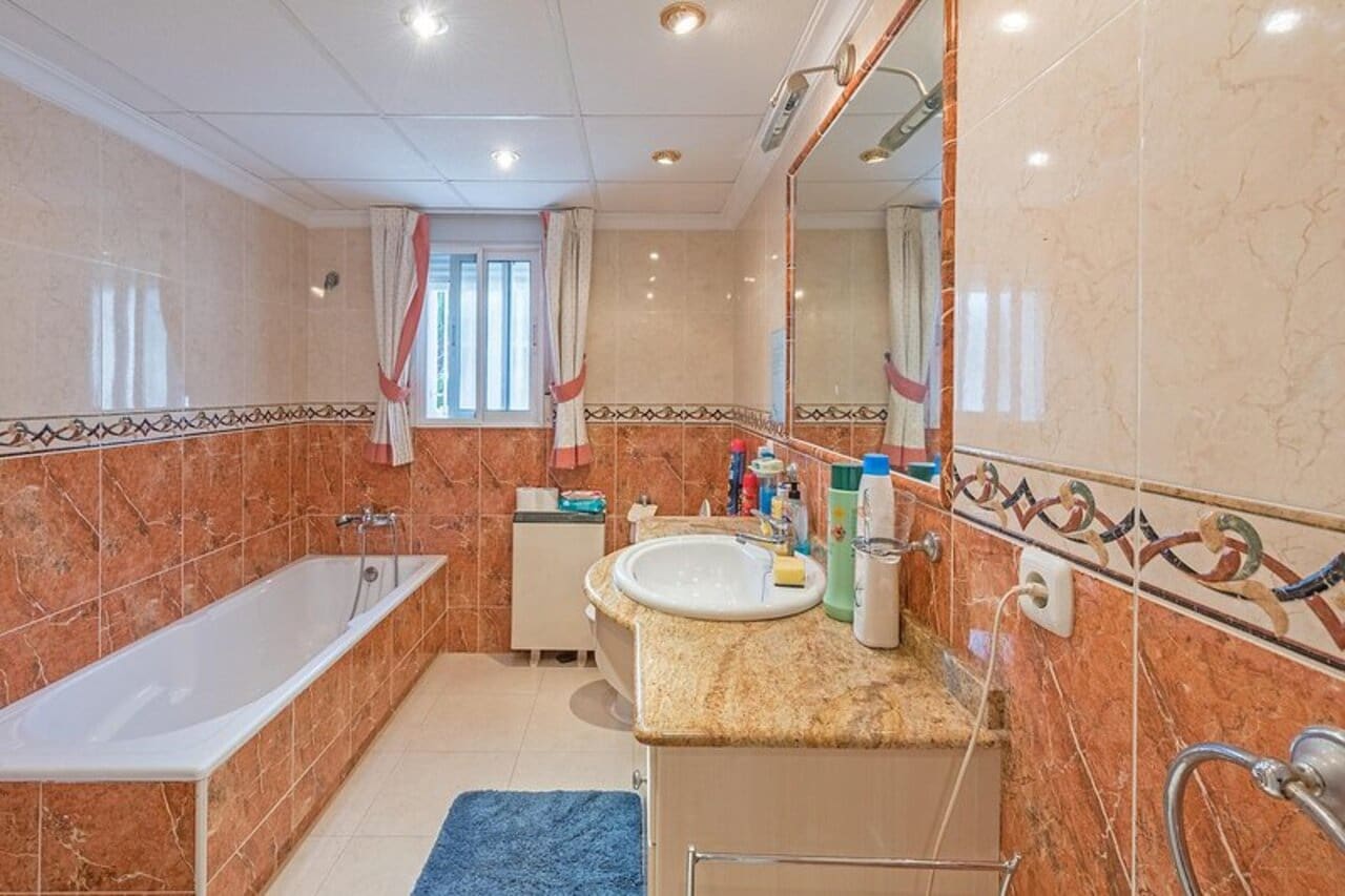 4 Zimmer Villa zu verkaufen in La Murada mit Pool - 299.995 € (Ref: 9667903)