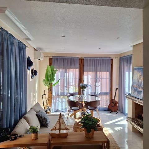 3 slaapkamer Villa te koop in San Miguel de Salinas met zwembad - € 259.900 (Ref: 9667999)