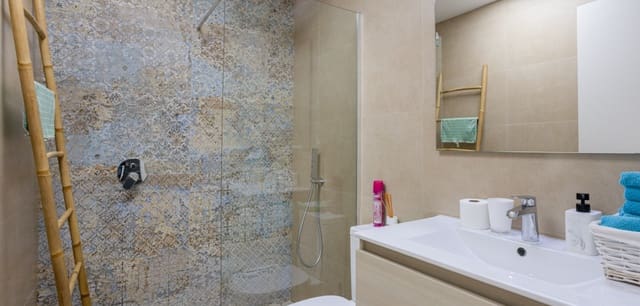 Casa de 3 habitaciones en Benijófar en venta con piscina - 439.900 € (Ref: 9668141)