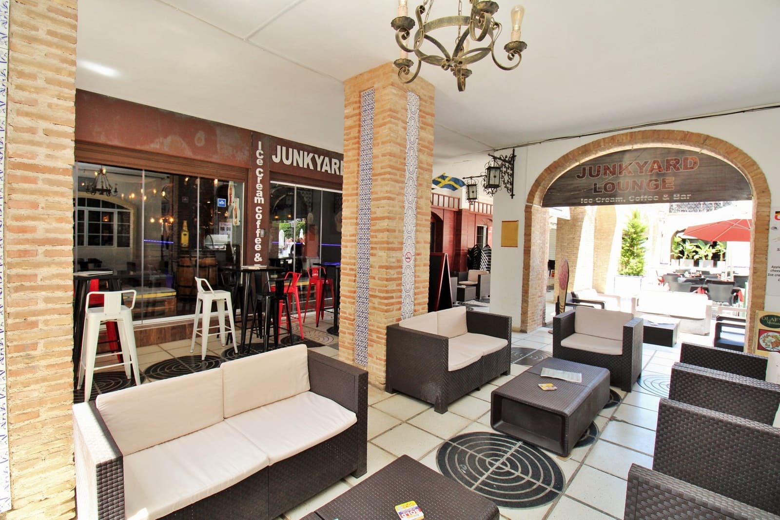 Commercial for sale in Villamartin - € 299,000 (Ref: 9692811)