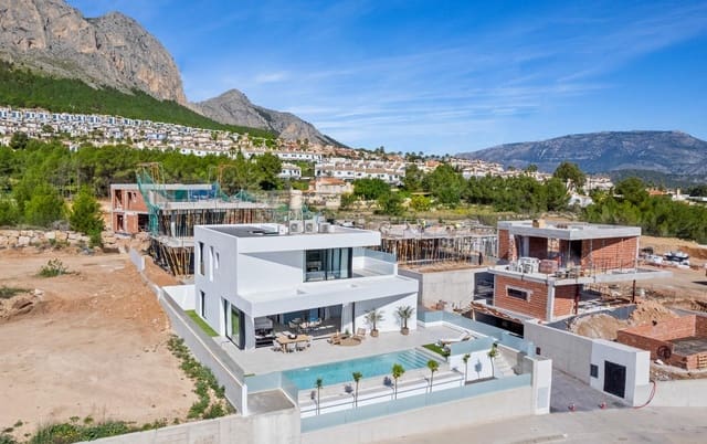 4 bedroom Villa for sale in Polop with pool garage - € 755,000 (Ref: 9709515)