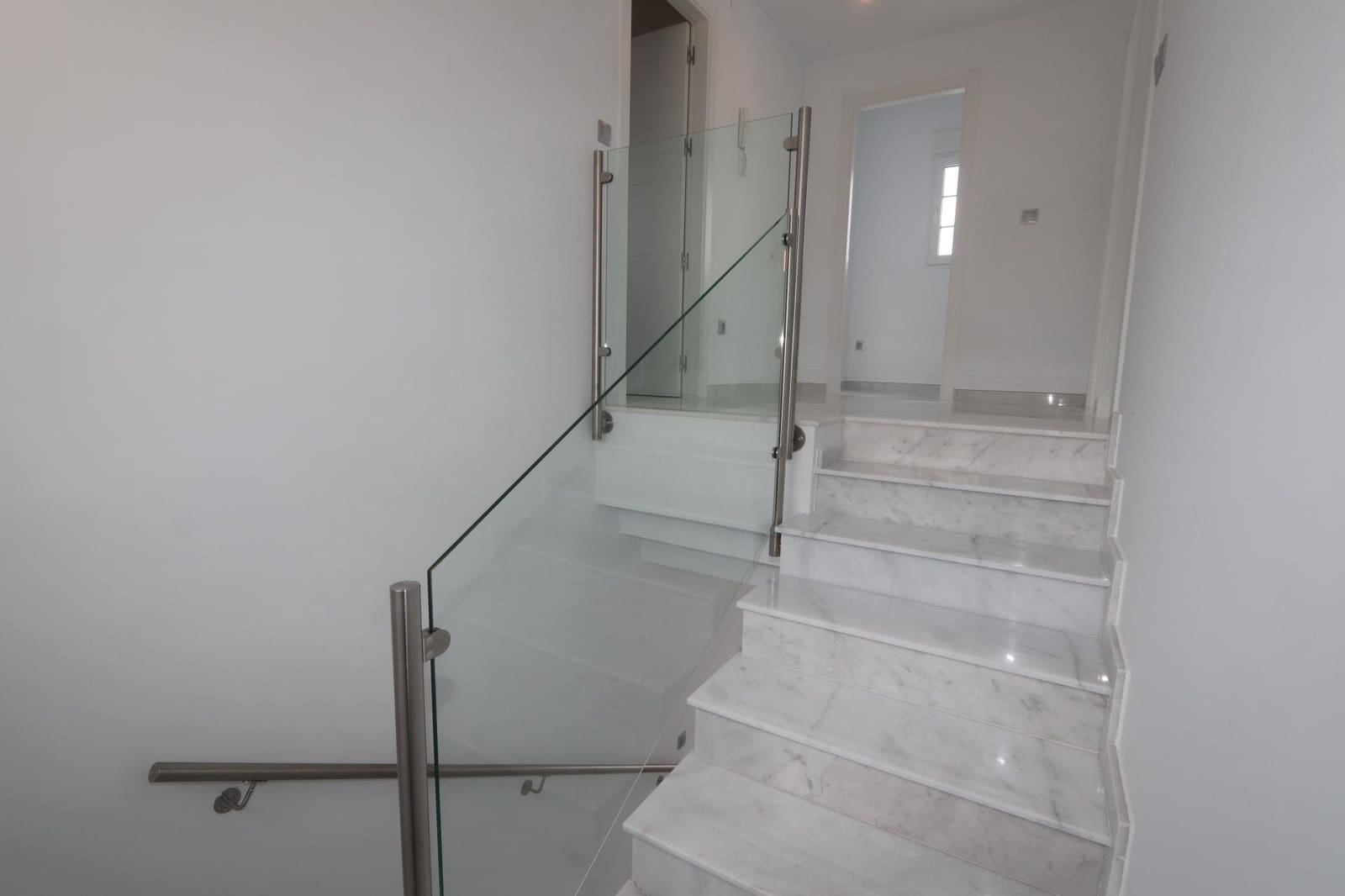 Chalet de 4 habitaciones en Pinoso en venta con piscina garaje - 423.000 € (Ref: 9710137)