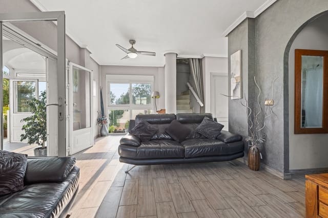 Chalet de 4 habitaciones en Orihuela Costa, Orihuela en venta con piscina - 399.000 € (Ref: 9710571)