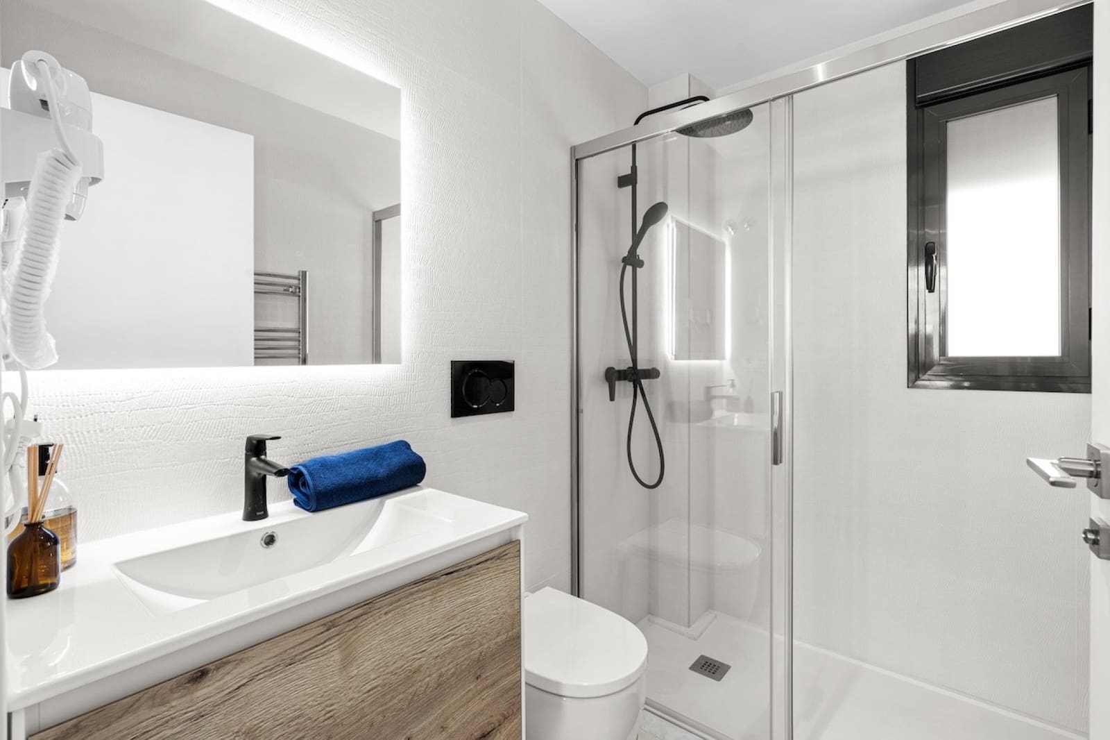 2 bedroom Apartment for sale in Torrevieja with pool - € 279,000 (Ref: 9710578)