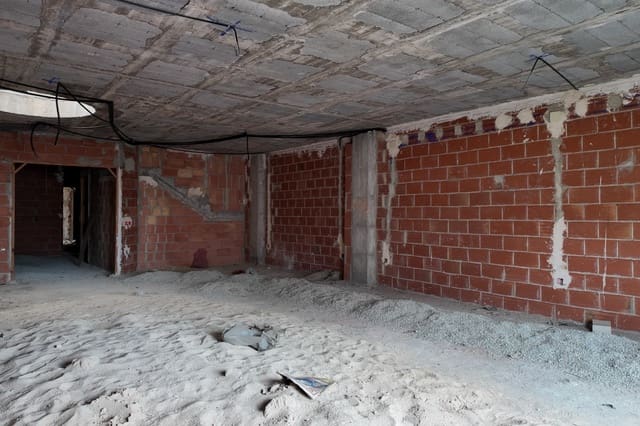 4 bedroom Commercial for sale in San Vicente / Sant Vicent del Raspeig with garage - € 470,000 (Ref: 9710579)