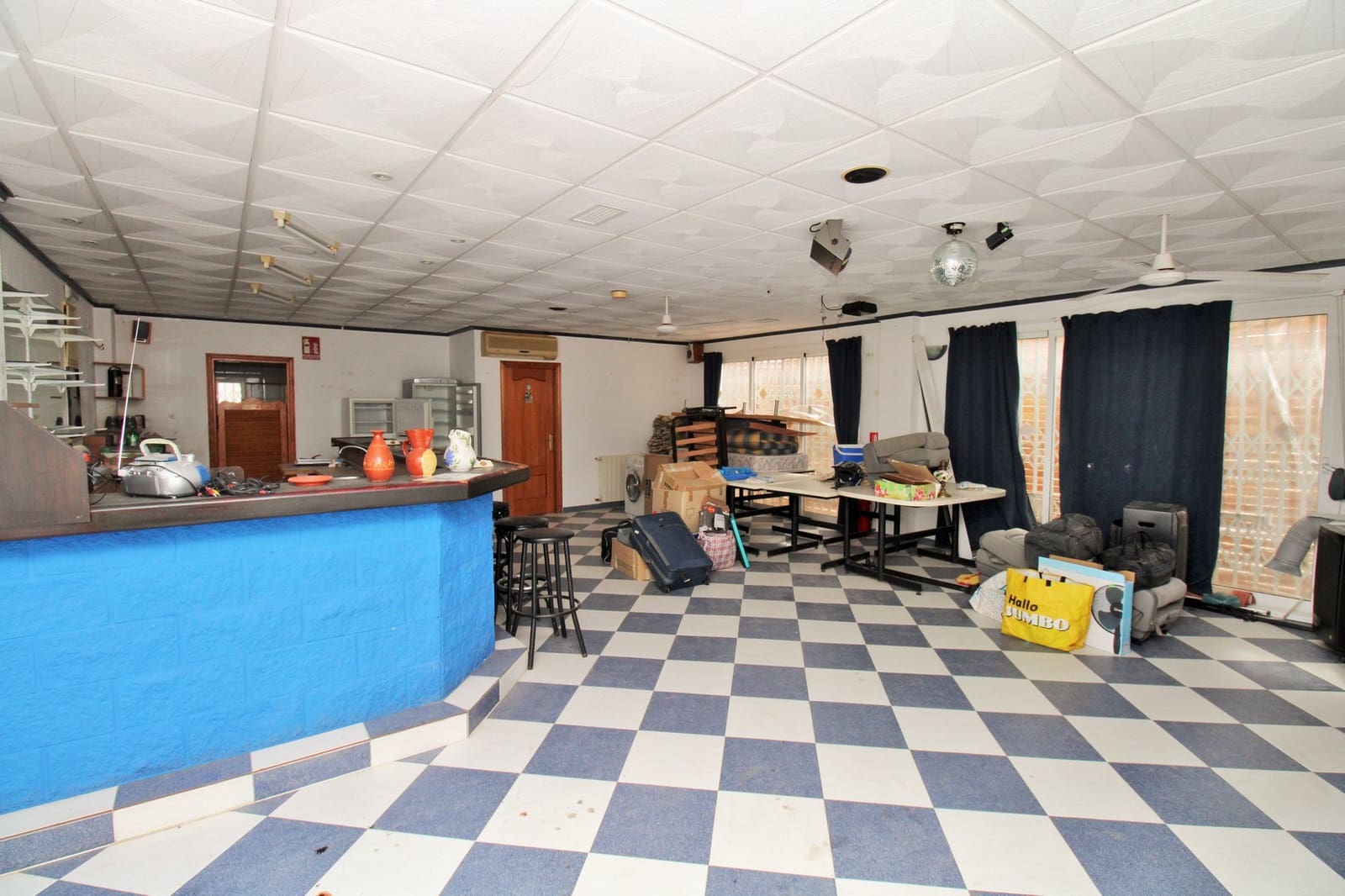 Local Comercial de 3 habitaciones en Villamartin en venta - 374.900 € (Ref: 9710659)