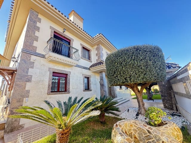4 Zimmer Villa zu verkaufen in Cabo Roig, Orihuela - 1.700.000 € (Ref: 9710738)
