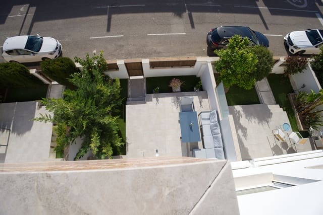 4 soveværelse Byhus til salg i San Pedro del Pinatar med swimmingpool garage - € 359.000 (Ref: 9710853)