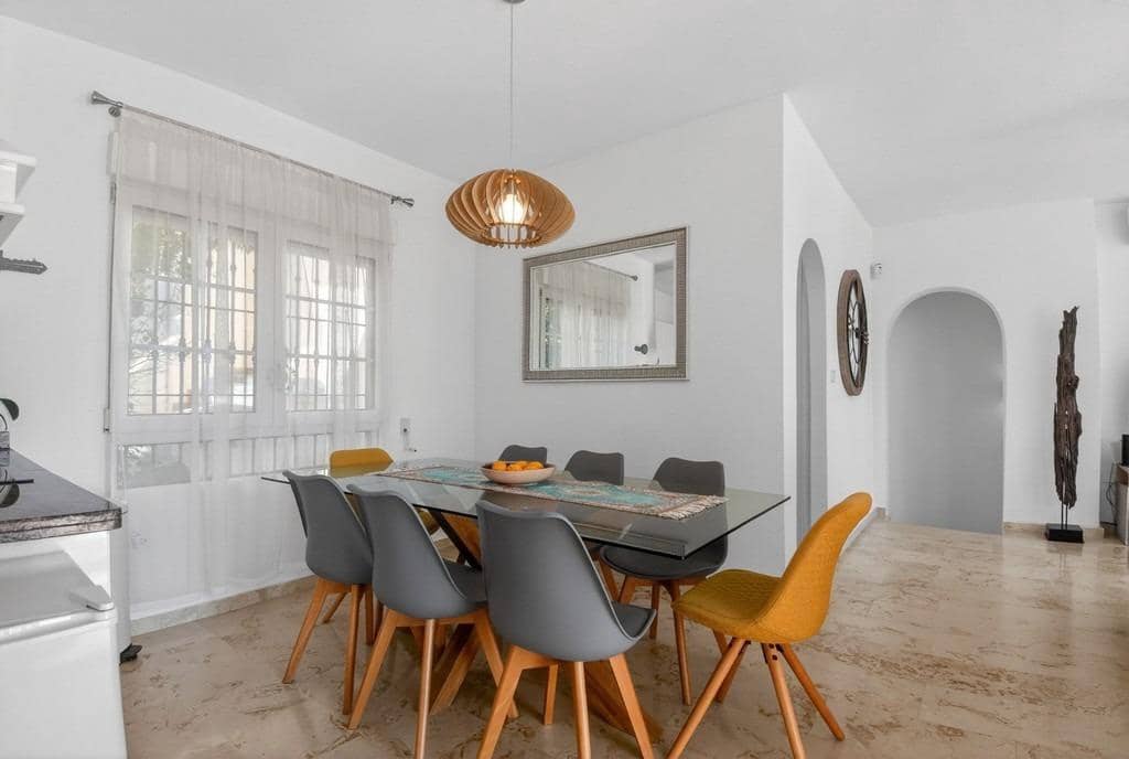 Chalet de 4 habitaciones en Orihuela Costa en venta con piscina - 499.000 € (Ref: 9710912)