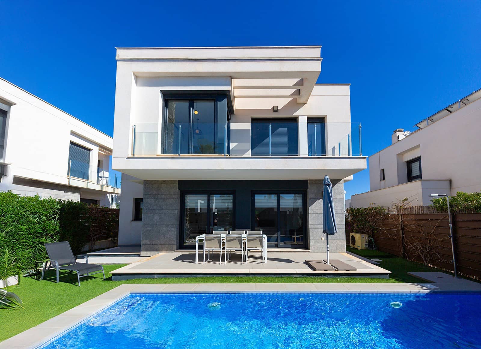 3 Zimmer Villa zu verkaufen in Vistabella mit Pool - 379.000 € (Ref: 9710938)