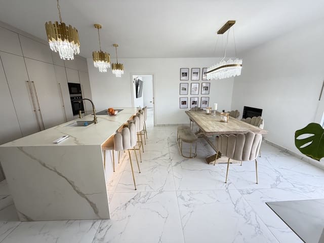 6 quarto Moradia para venda em Villamartin, Orihuela - 695 000 € (Ref: 9753818)