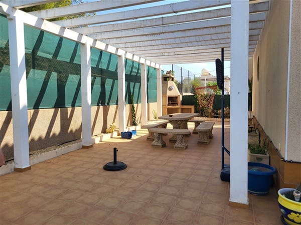 Chalet de 3 habitaciones en Villamartin, Orihuela en venta - 375.000 € (Ref: 9753820)