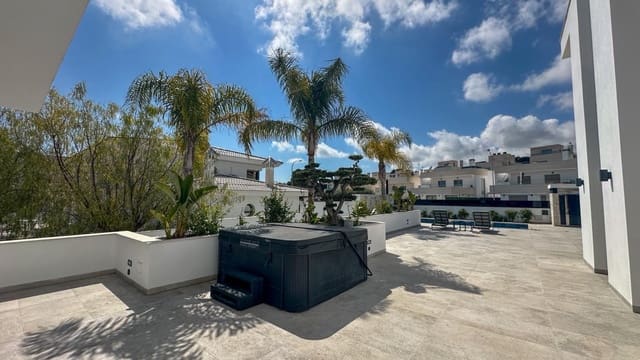 4 soveværelse Villa til salg i Villamartin, Orihuela - € 2.950.000 (Ref: 9753828)