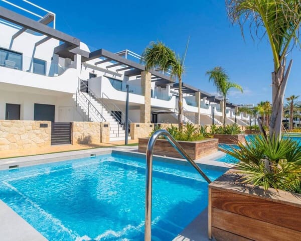 3 soverom Hus til salgs i Punta Prima, Orihuela med svømmebasseng - € 360 000 (Ref: 9753836)