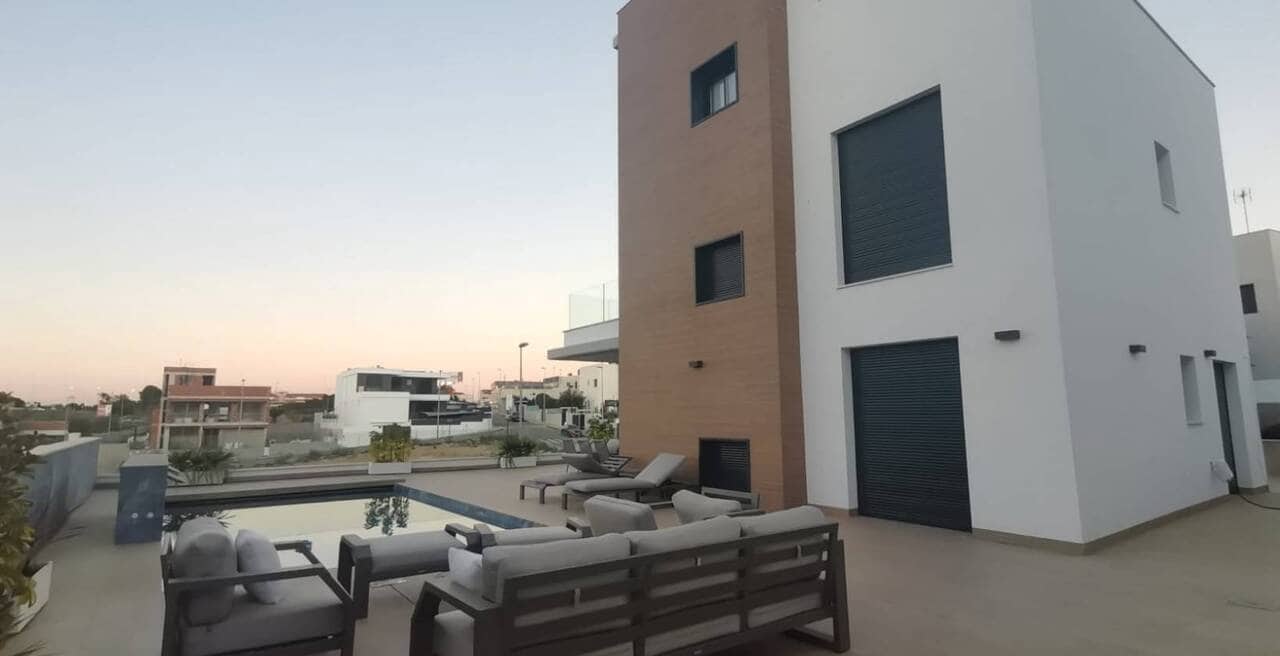 Chalet de 6 habitaciones en Campoamor en venta con piscina garaje - 1.780.000 € (Ref: 9753847)