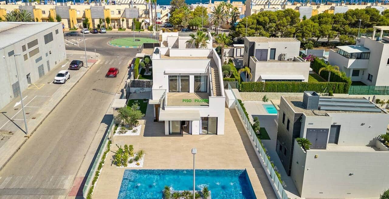 Chalet de 3 habitaciones en Campoamor en venta con piscina - 995.000 € (Ref: 9753850)