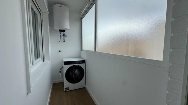 2 makuuhuone Huoneisto myytävänä paikassa Torrevieja mukana uima-altaan 
autotalli - 269 000 € (Ref: 9753872)