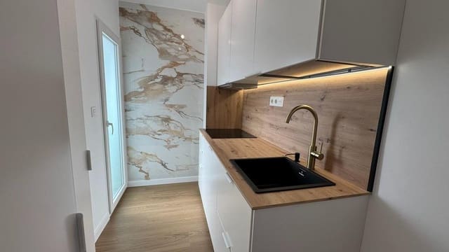 2 makuuhuone Huoneisto myytävänä paikassa Torrevieja mukana uima-altaan 
autotalli - 269 000 € (Ref: 9753872)