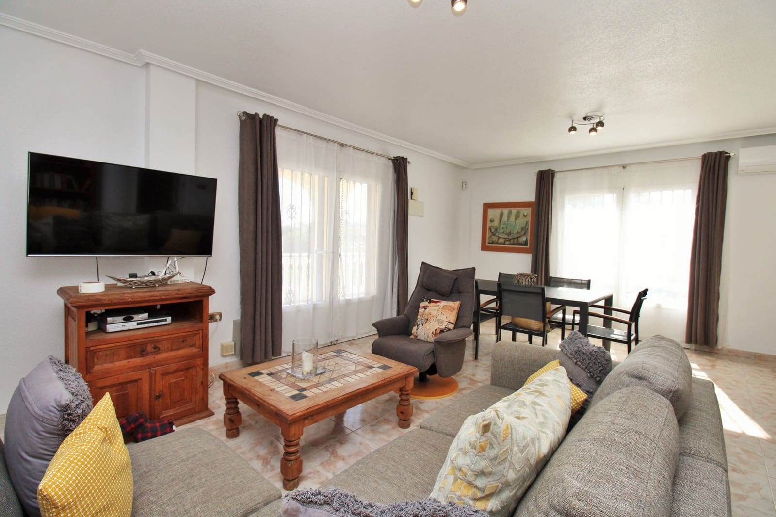 4 Zimmer Villa zu verkaufen in Playa Flamenca - 379.000 € (Ref: 9753907)