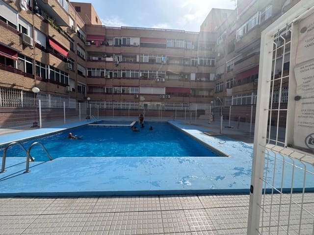 2 Zimmer Apartment zu verkaufen in Torrevieja mit Pool Garage - 124.900 € (Ref: 9754134)