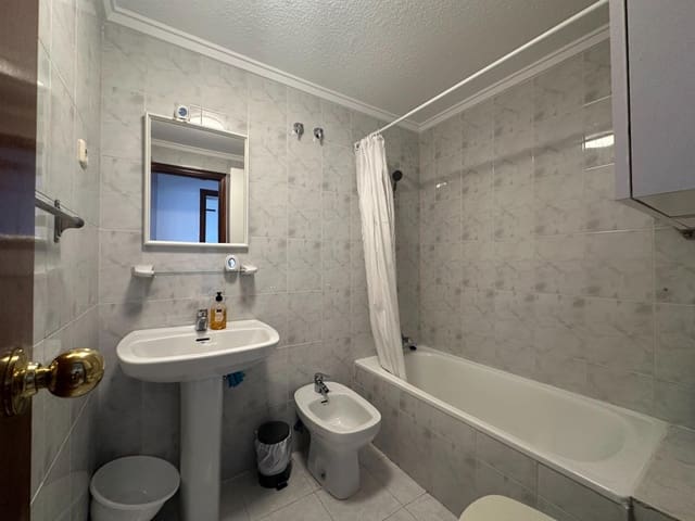 2 Zimmer Apartment zu verkaufen in Torrevieja mit Pool Garage - 124.900 € (Ref: 9754134)