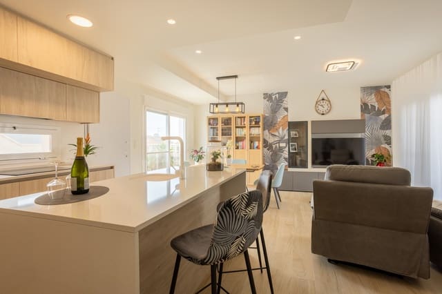 Apartamento de 2 habitaciones en San Miguel de Salinas en venta con piscina garaje - 299.500 € (Ref: 9754175)