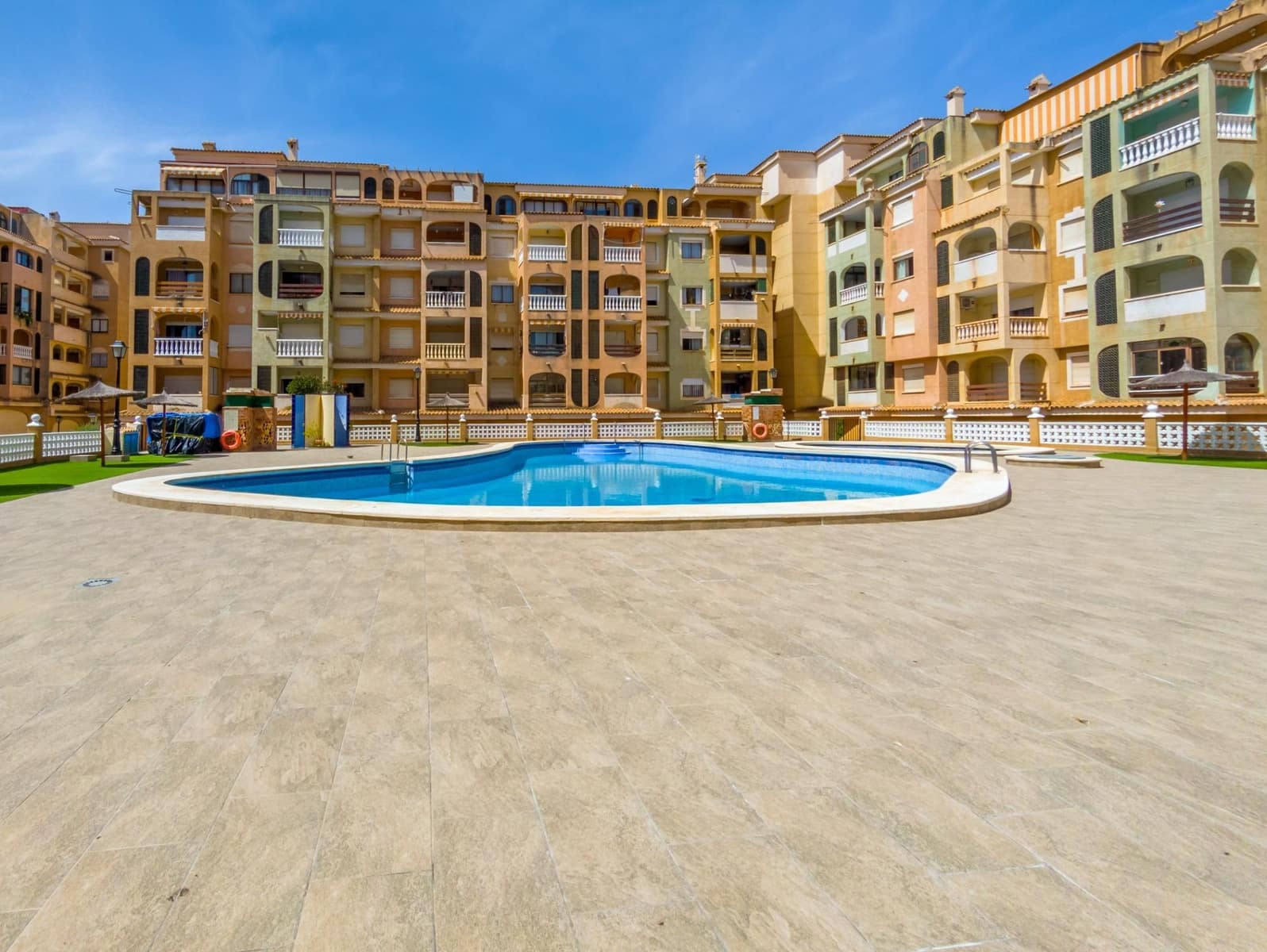 1 soverom Leilighet til salgs i Torrevieja med svømmebasseng - € 125 000 (Ref: 9793880)