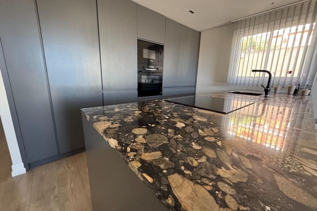 3 bedroom Townhouse for sale in Polop with pool garage - € 399,000 (Ref: 9793894)