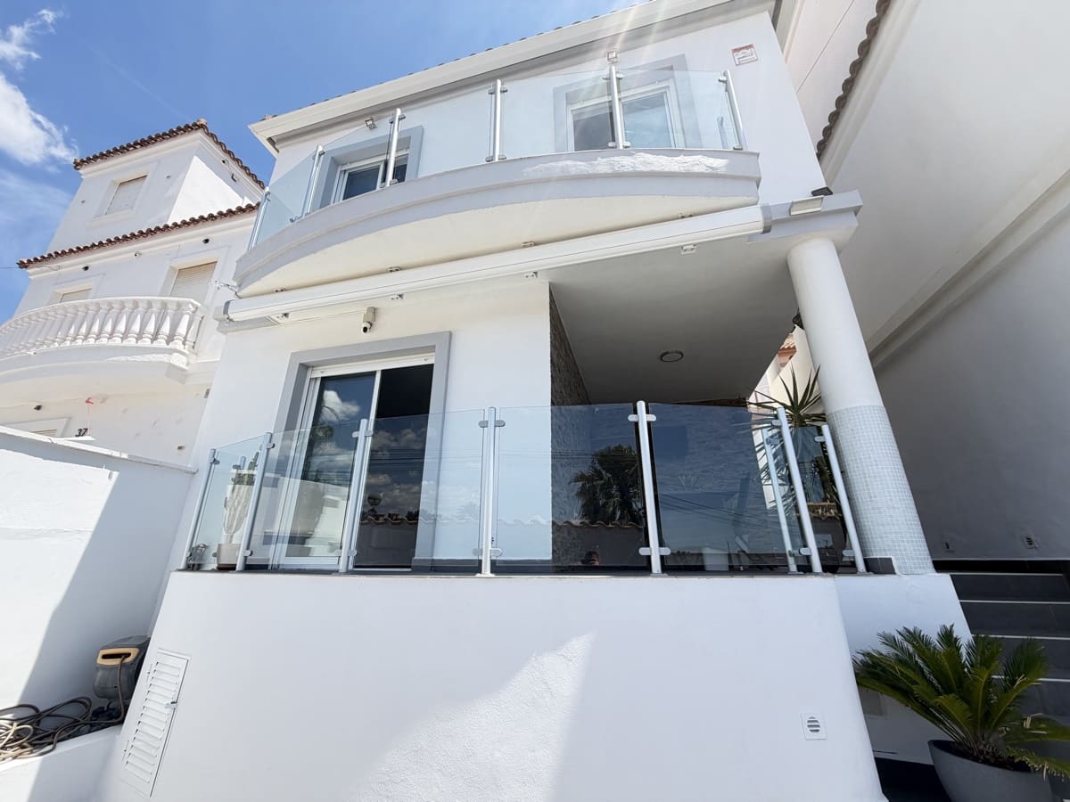 3 bedroom Villa for sale in Villamartin - € 260,000 (Ref: 9856202)