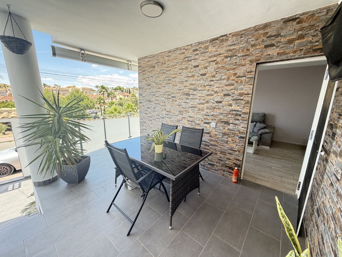 3 bedroom Villa for sale in Villamartin - € 260,000 (Ref: 9856202)