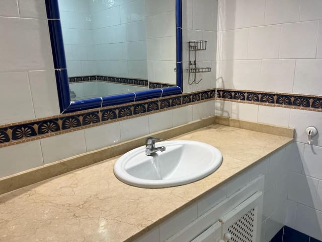 Apartamento de 2 habitaciones en Playa Flamenca, Orihuela en venta con piscina - 189.950 € (Ref: 9898528)