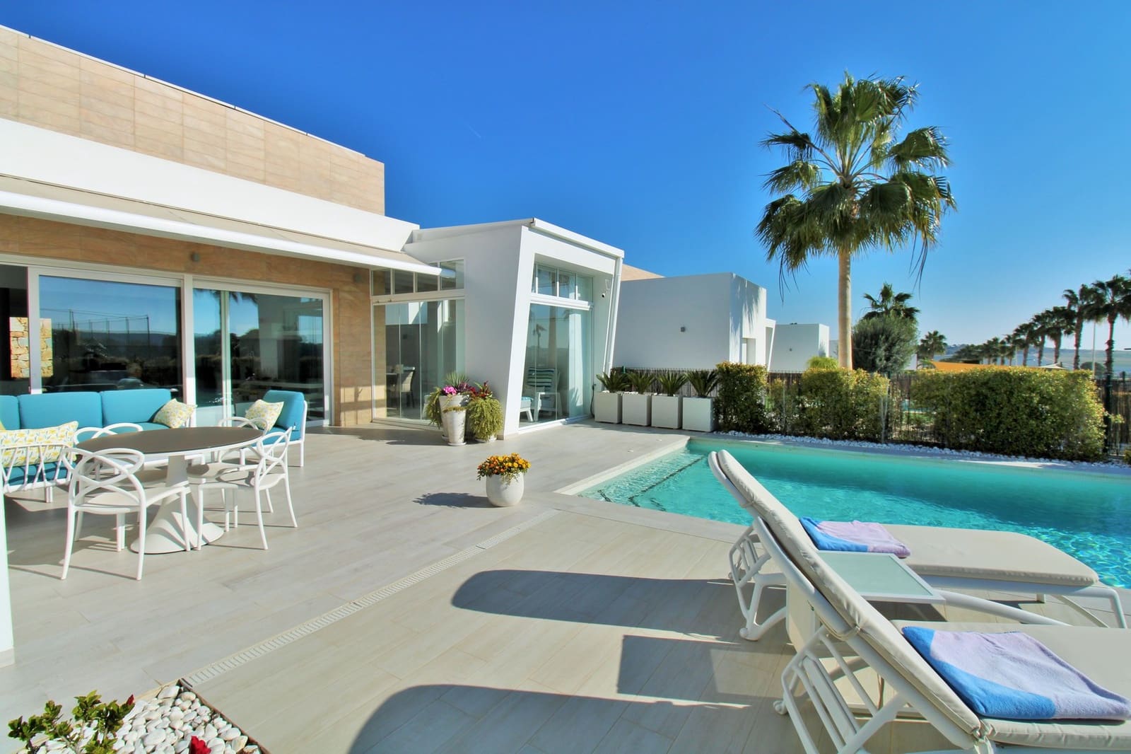Chalet de 3 habitaciones en Torrevieja en venta - 559.900 € (Ref: 9906225)
