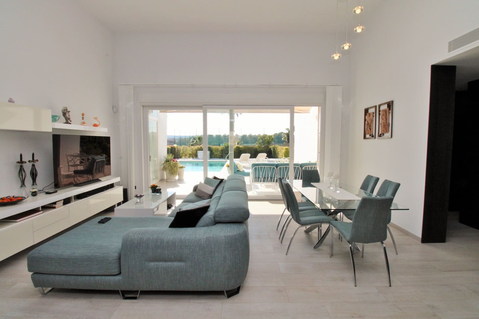 Chalet de 3 habitaciones en Torrevieja en venta - 559.900 € (Ref: 9906225)
