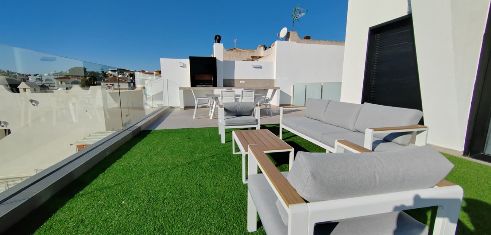 3 slaapkamer Villa te koop in Torrevieja met zwembad garage - € 750.000 (Ref: 9906227)