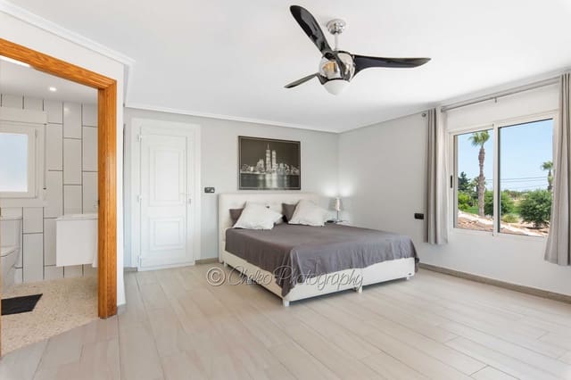 4 makuuhuone Huvila myytävänä paikassa Catral mukana uima-altaan - 549 000 € (Ref: 9906235)
