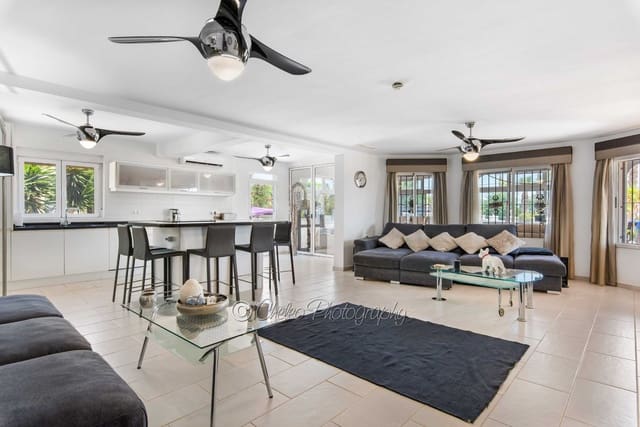 4 makuuhuone Huvila myytävänä paikassa Catral mukana uima-altaan - 549 000 € (Ref: 9906235)