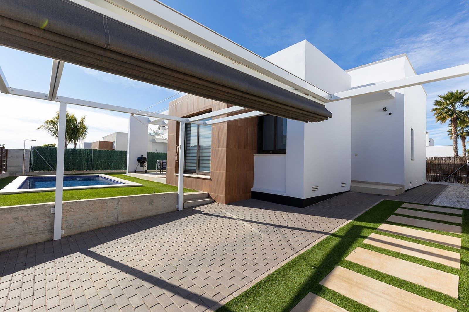 3 slaapkamer Villa te koop in Orihuela Costa met zwembad - € 435.000 (Ref: 9906339)