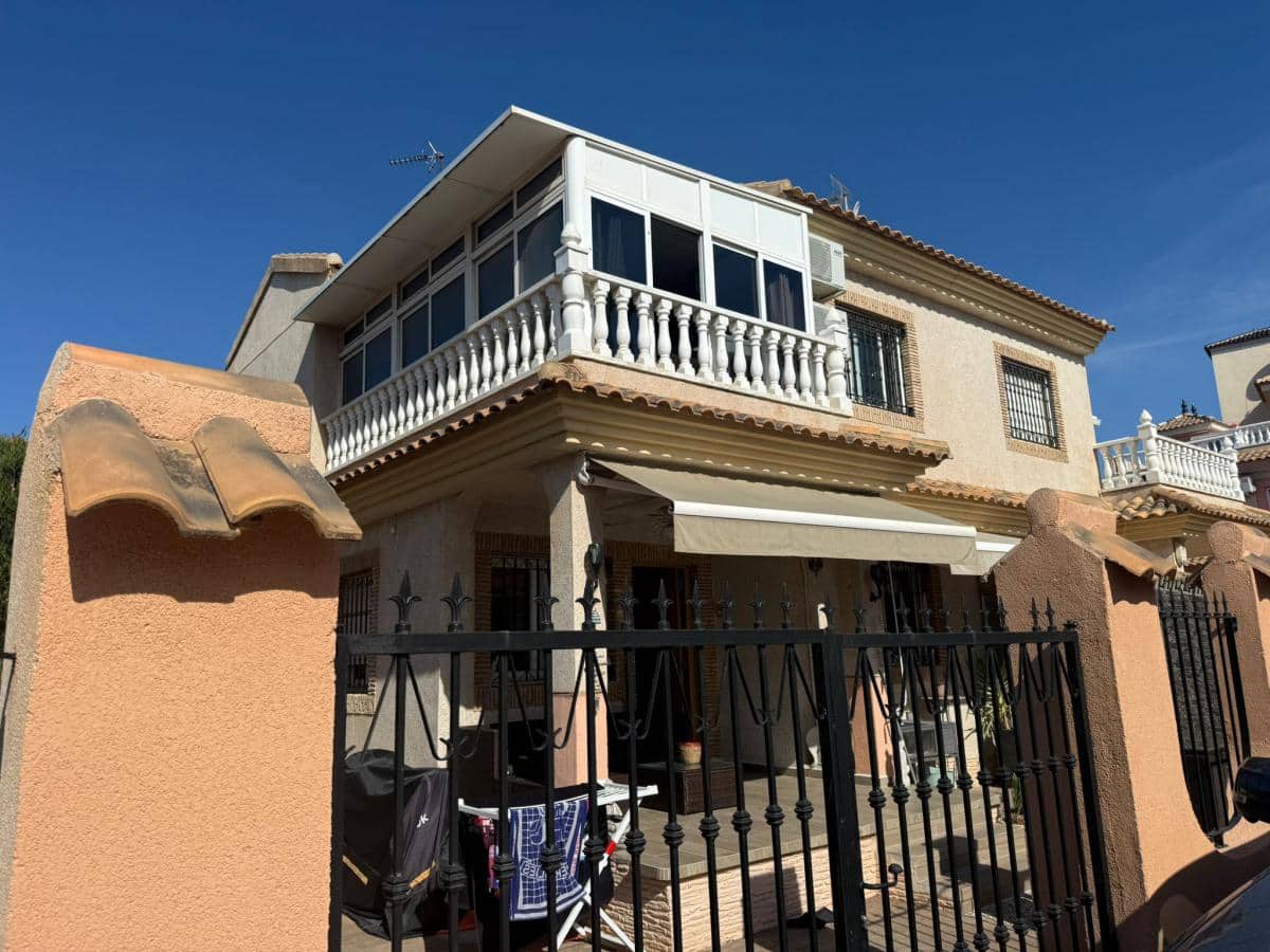 4 slaapkamer Halfvrijstaande villa te koop in Playa Flamenca - € 299.999 (Ref: 9906520)