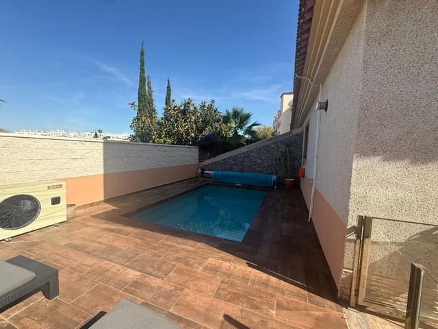 4 slaapkamer Halfvrijstaande villa te koop in Playa Flamenca, Orihuela - € 299.999 (Ref: 9906520)