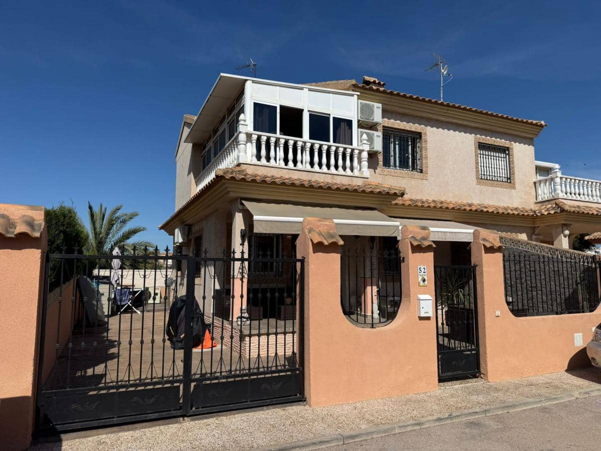 4 slaapkamer Halfvrijstaande villa te koop in Playa Flamenca - € 299.999 (Ref: 9906520)