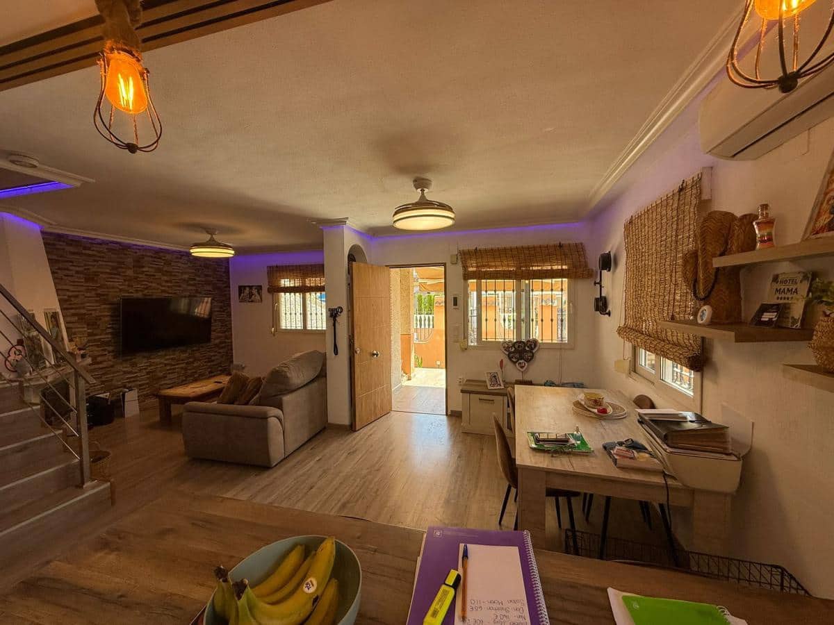 4 slaapkamer Halfvrijstaande villa te koop in Playa Flamenca - € 299.999 (Ref: 9906520)