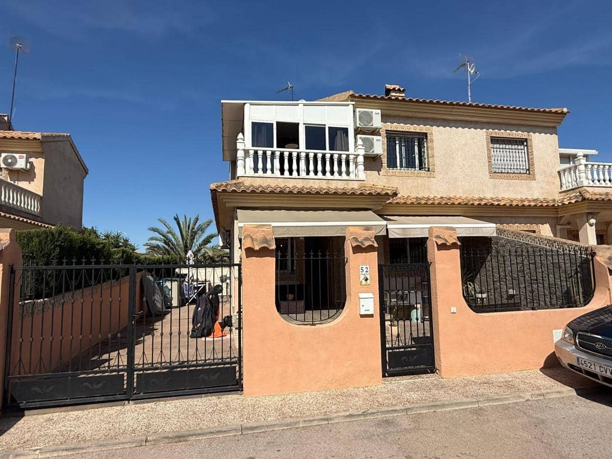 4 slaapkamer Halfvrijstaande villa te koop in Playa Flamenca - € 299.999 (Ref: 9906520)