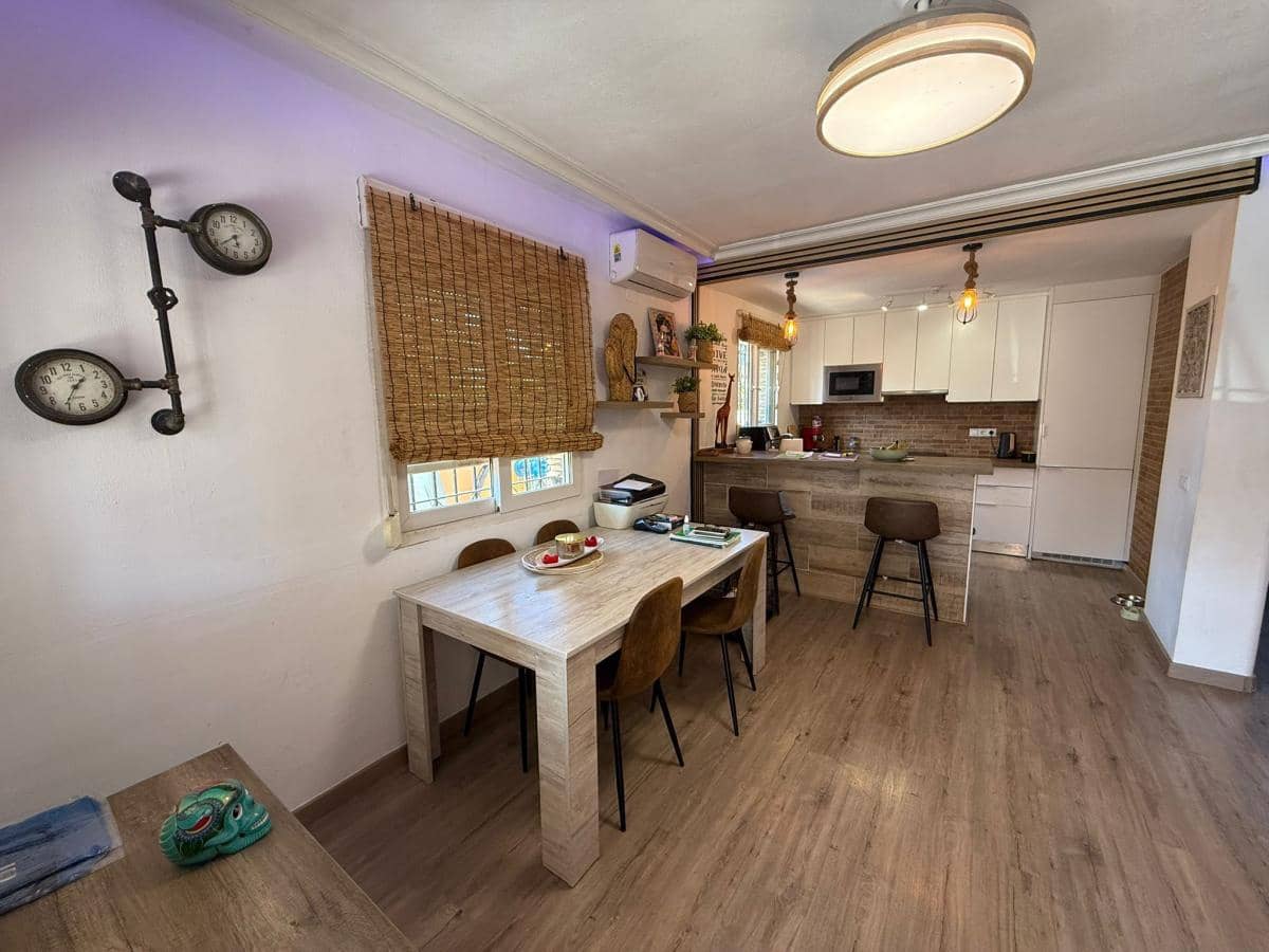 4 slaapkamer Halfvrijstaande villa te koop in Playa Flamenca - € 299.999 (Ref: 9906520)