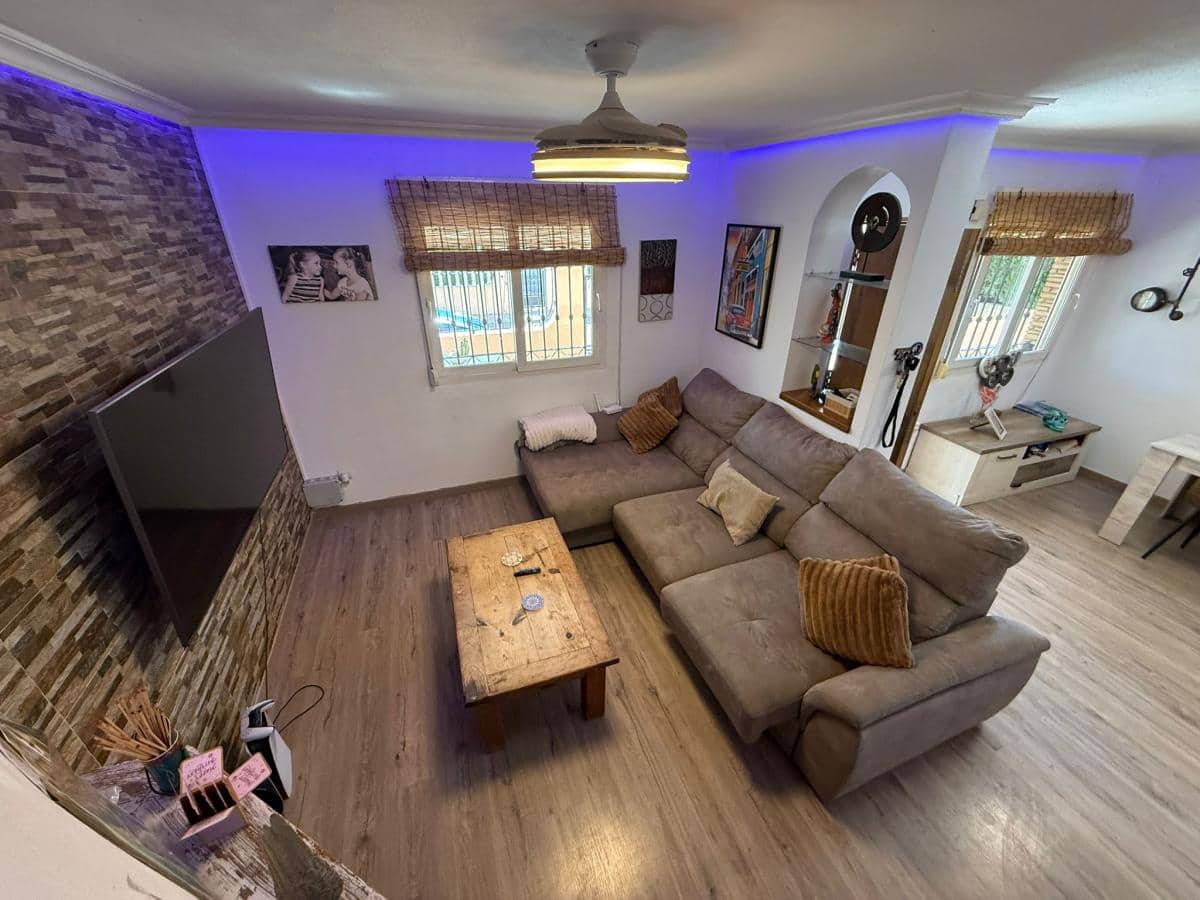 4 slaapkamer Halfvrijstaande villa te koop in Playa Flamenca - € 299.999 (Ref: 9906520)