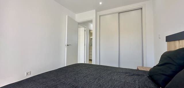 Casa de 3 habitaciones en Torrevieja en venta con piscina - 229.000 € (Ref: 9906537)