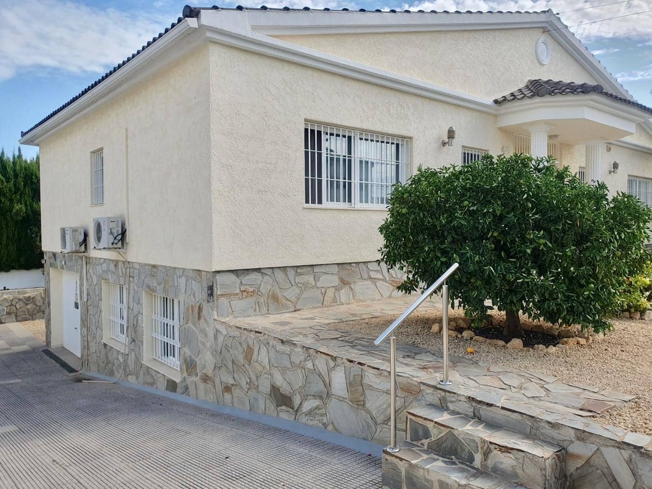 4 soverom Villa til salgs i Alfaz del Pi / L'Alfas del Pi med svømmebasseng garasje - € 850 000 (Ref: 10167959)